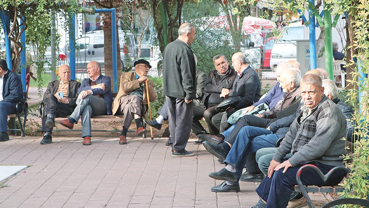 12.5 milyon emekli artan geçim sıkıntısıyla mücadele ediyor