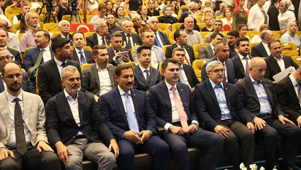 Hatay'da deprem konutları ve Arasta Çarşısı hak sahiplerine teslim edildi