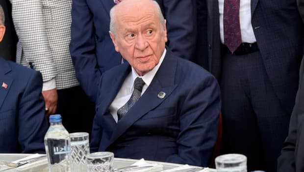 Devlet Bahçeli, partili ismin oğlunun nikahına şahitlik etti