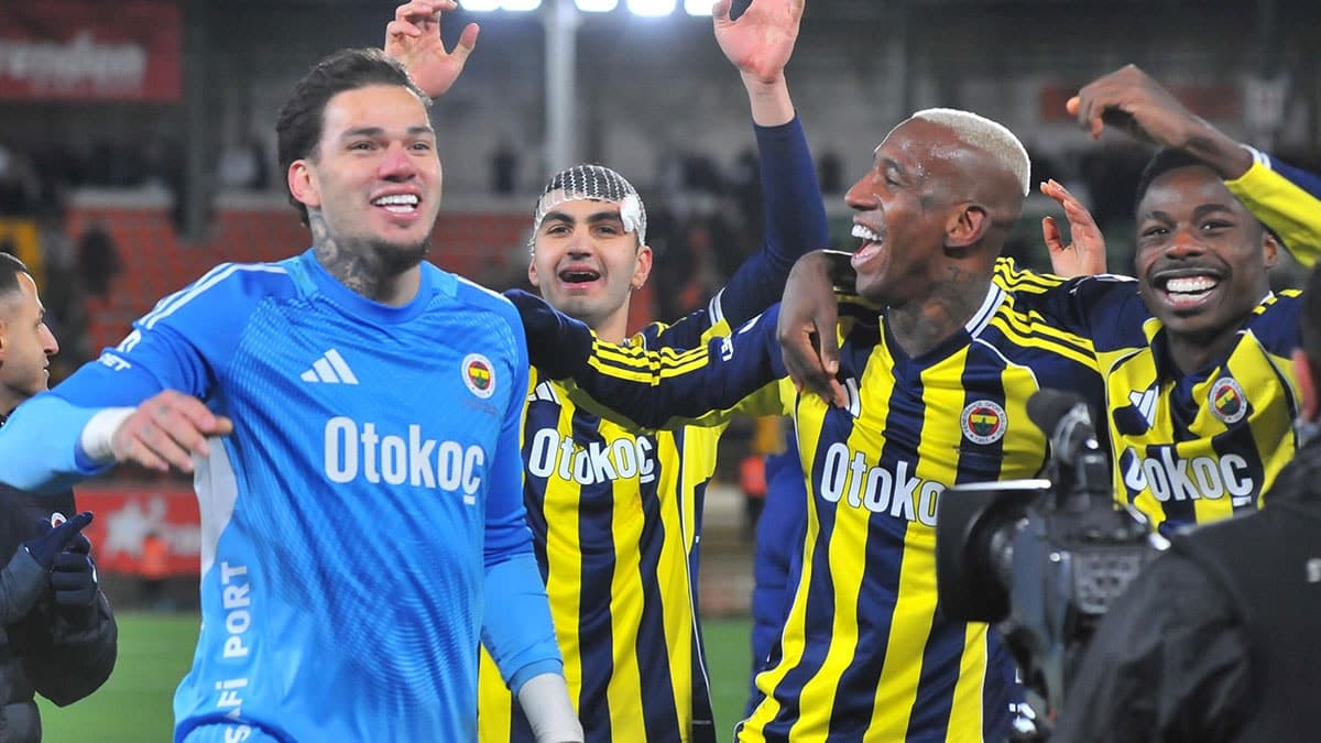Yıldız futbolcudan sürpriz veda mesajı: İstanbul'dan ayrılık sinyali
