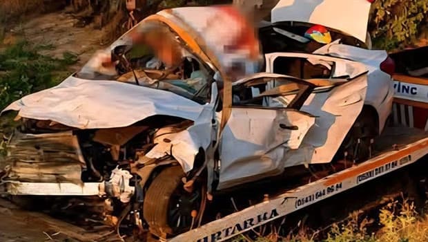 Afyonkarahisar'da feci kaza: Otomobil şarampole devrildi, 2 kişi hayatını kaybetti
