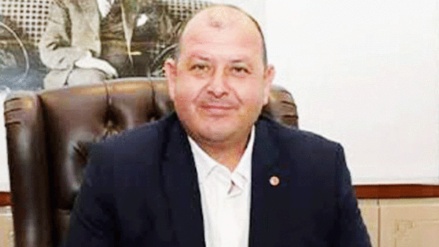 Rüşvet soruşturmasında tutuklanan Menderes Belediye Başkanı CHP'den istifa etti