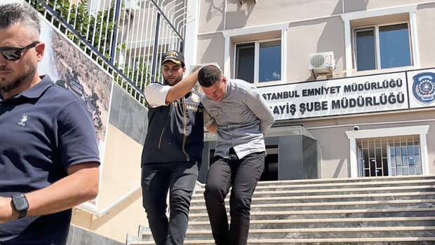 Fatih'teki tarihi camide namaz kılan vatandaşın 450 bin liralık birikimi çalındı
