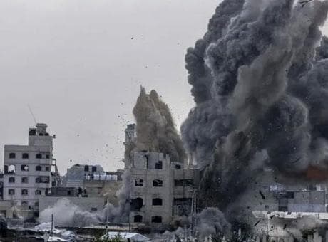 Ateşkesin Gölgesinde Gazze'ye Yoğun Bombardıman: İsrail Orta Bölgeyi Hedef Aldı