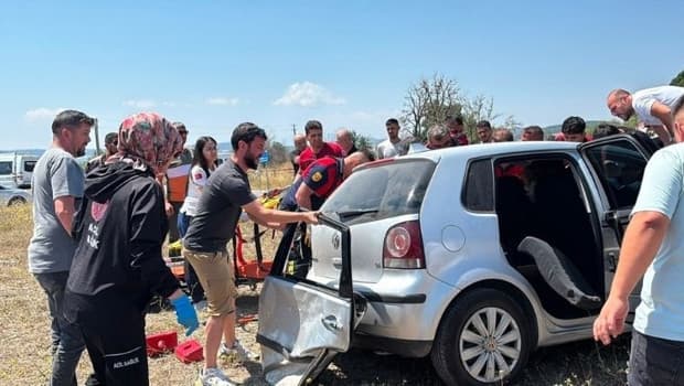 Kütahya'da kavşak kazası: 1 kişi hayatını kaybetti, 5 kişi yaralandı