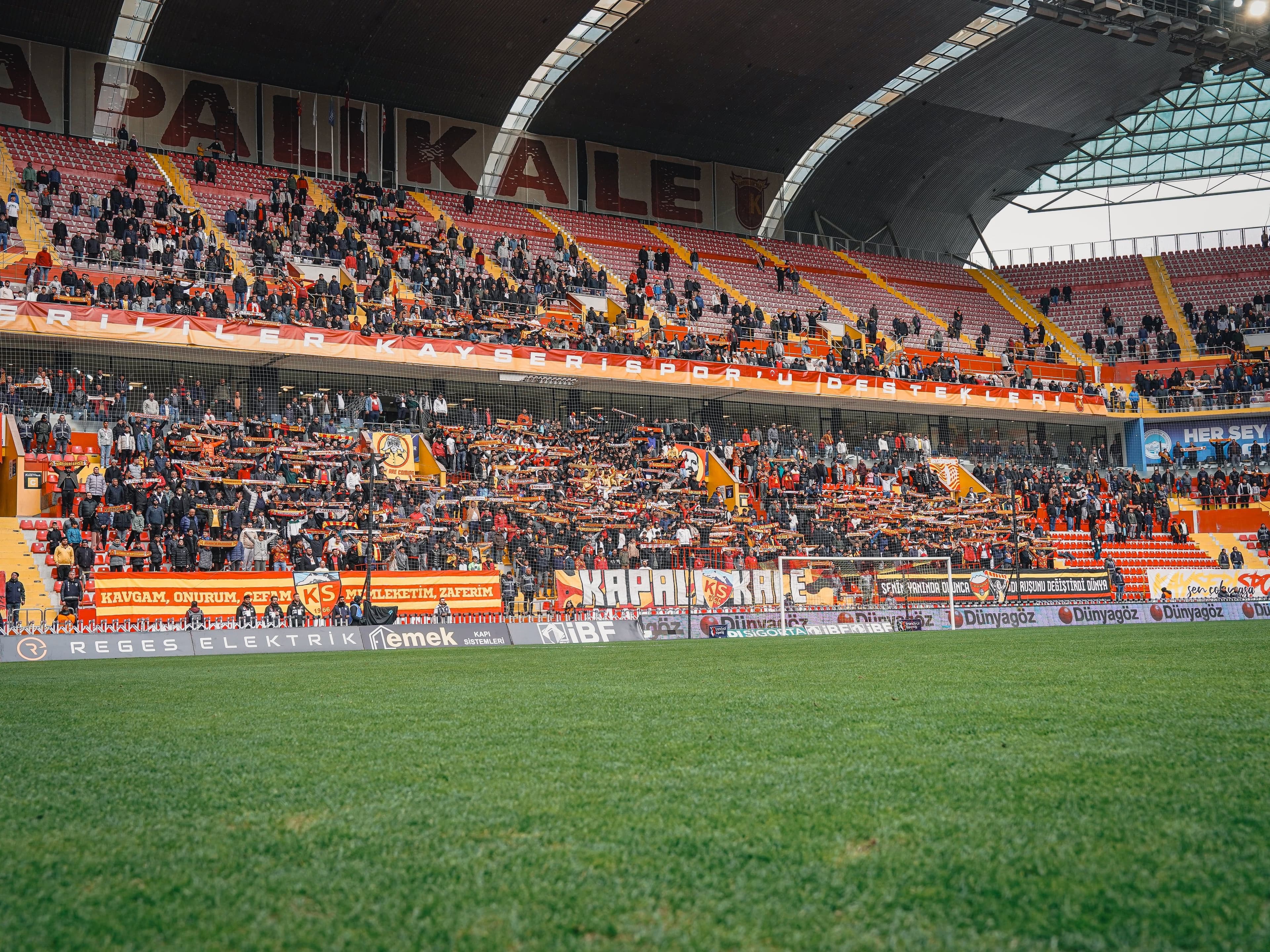 Kayserispor, transfer yasağının kalkmasıyla atağa geçti: 15 yeni isim kadroda