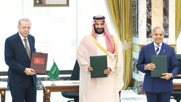 Türkiye, Suudi Arabistan ve Pakistan arasında tarihi üçlü savunma anlaşması imzalandı