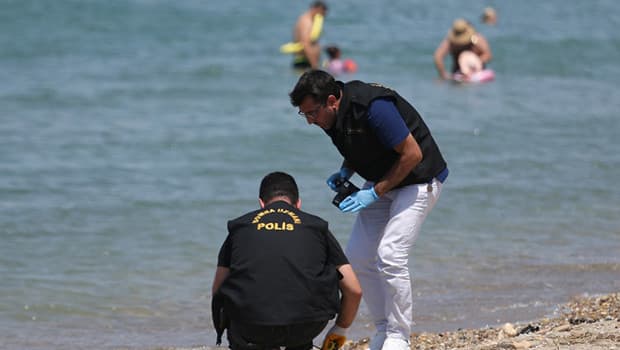 Çanakkale sahilinde savaş döneminden kalma mühimmat bulundu: Bomba imha uzmanları alarma geçti