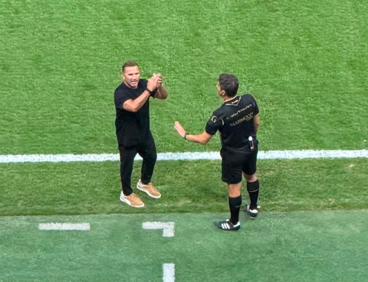 Okan Buruk kırmızı kartla oyun dışına gönderildi
