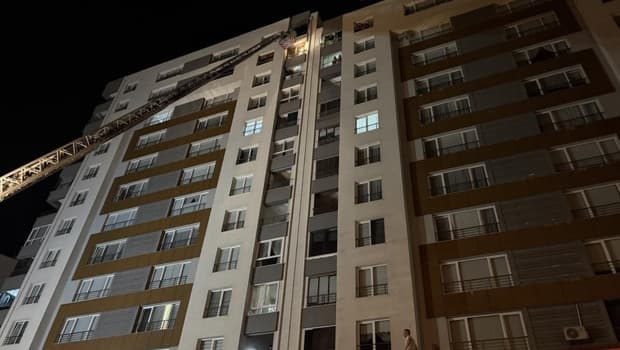 Kayseri'de Yangın Faciası: 13. Kattaki Alevlerden Kaçan Ev Sahibi Balkondan Düşerek Can Verdi