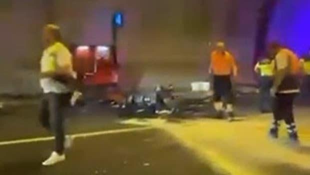 Kocaeli'de feci kaza: Hafif ticari araç tünel duvarına çarptı, 3 kişi hayatını kaybetti