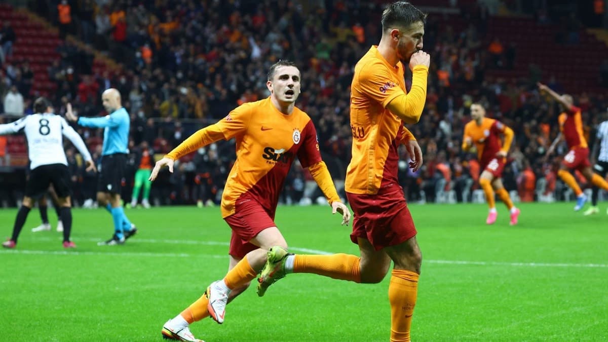 Galatasaray'ın yıldız oyuncusu eski takımına kavuşuyor: Başkan transferi resmen duyurdu