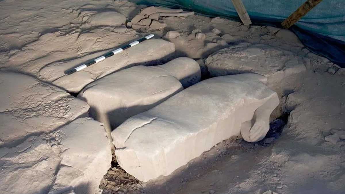 2 Bin 500 Yıllık Antik Heykel Yüzüstü Gömülmüş Halde Keşfedildi