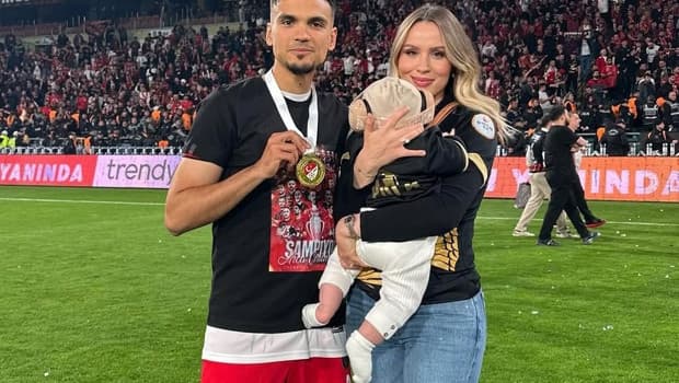 Çorum FK'nın futbolcusu Atakan Akkaynak, eşi ve bebeğiyle trafik kazası geçirdi
