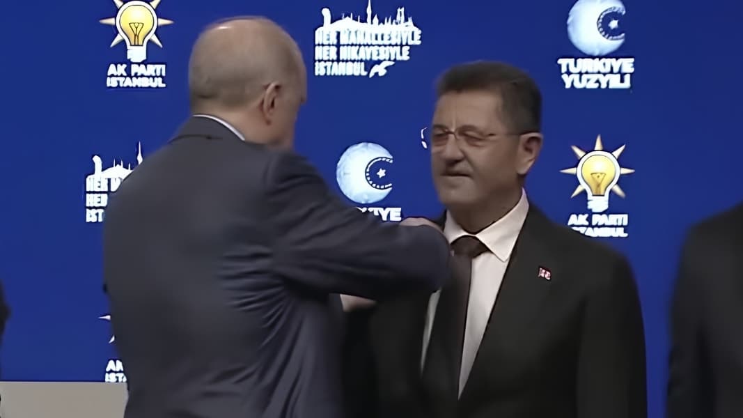 Orhan Çerkez AKP saflarına katıldı, makam odasındaki Atatürk portresini kaldırdı