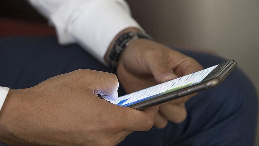 Akıllı Telefonlar Bizi Dinliyor mu? Uzmanlardan Uygulama İzni Uyarısı